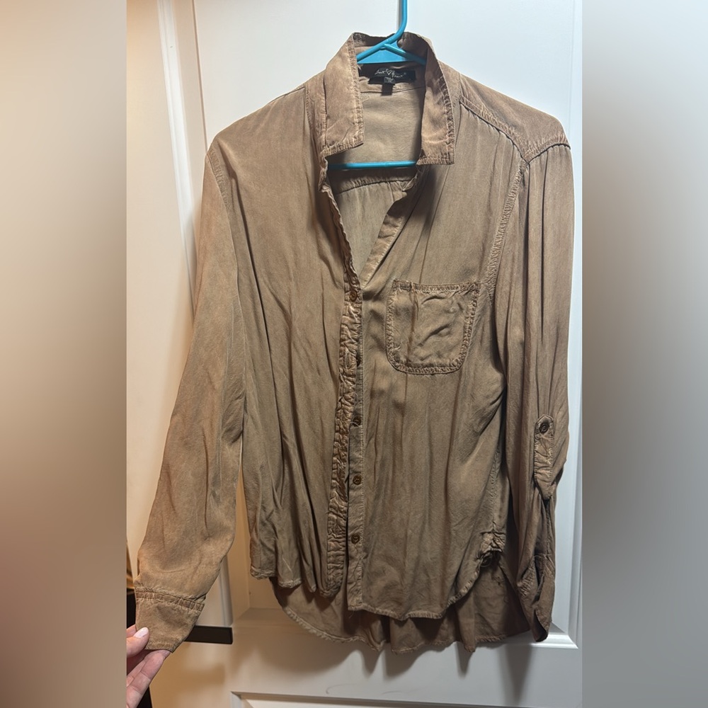 Distressed wash shirt
